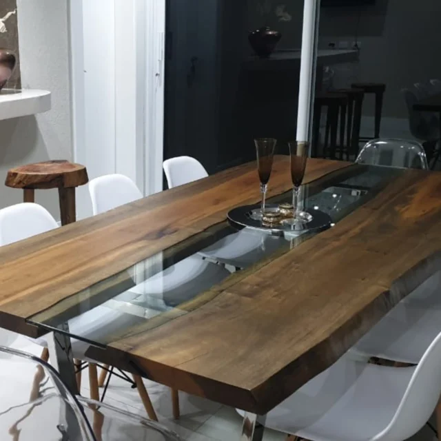 Sua casa é o seu refúgio ou apenas um espaço com móveis?

O luxo contemporâneo vai além da estética: ele se conecta com a nossa essência através do design biofílico.

A Mesa River da Arwo une a força da madeira maciça à fluidez da resina, trazendo a natureza para o centro das suas celebrações.

Mais do que um móvel, é uma peça autoral que promove bem-estar e sofisticação sustentável em cada detalhe artesanal.

Qual dessas sensações você prioriza na decoração: a robustez da madeira ou a leveza do design? Comente abaixo!

🍃 ✨ 🪵 🏠

#decoracaodeluxo #designdeinteriores #arquitetura #mesariver #moveissobmedida #designbiofílico #sustentabilidade #madeiramaciça #arwo #luxoarwo #mobiliarioautoral